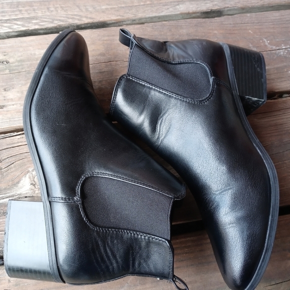 A New Day - Black Pull On 2" Block Heel Black leather Ankle Booties - Size 11 Wo - Picture 5 of 8